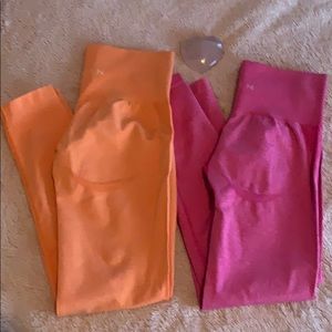 2 pairs of NVGTN leggings !